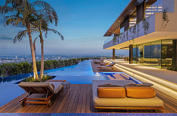 2019 - 8408 Hillside Ave